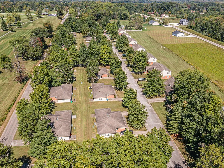 10760 Oak Blvd — Photo 36