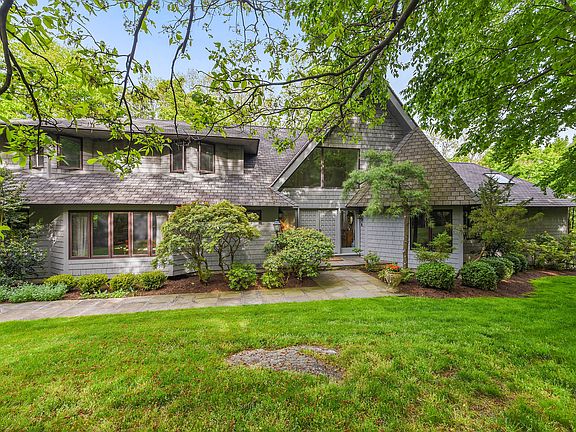 18 Bayberry rd front2.jpeg