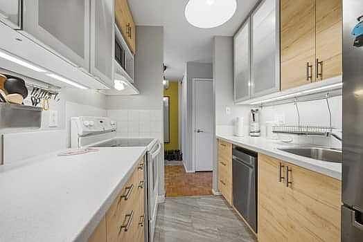 4th image of 315 W Heritage Dr SE #209