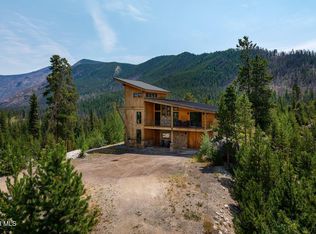 325 Tonahutu Dr, Grand Lake, CO 80447