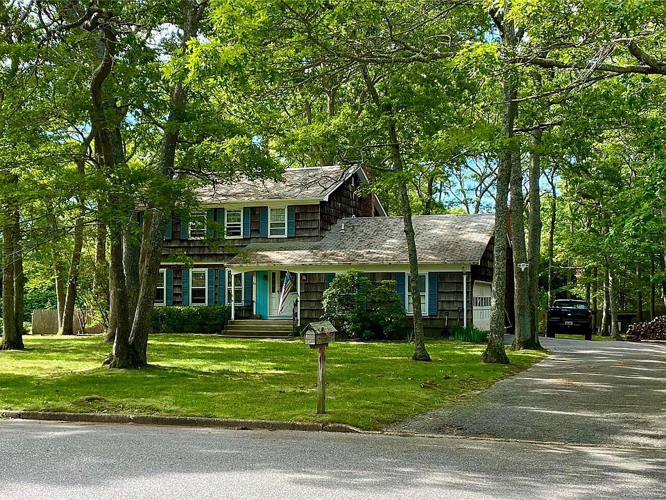 1st image of 33 Eisenhower Drive