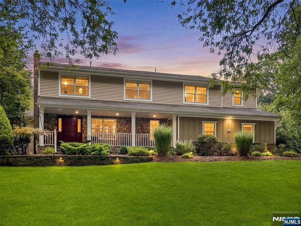 1st image of 44 Barrett Ln