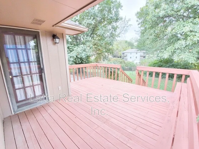 3 bed, 3.0 bath, 2000 sqft, $1,750 — Photo 4