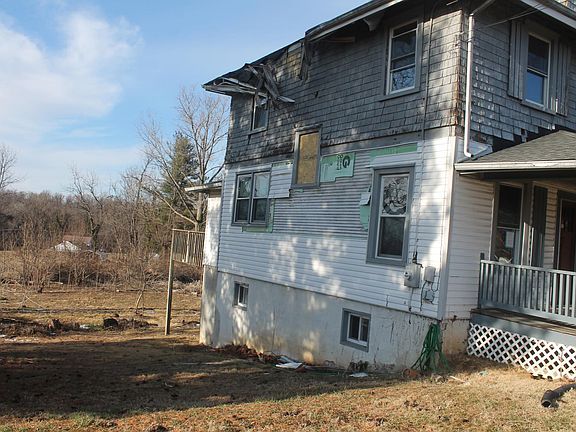 3rd image of 2210 Eastgate Ave NE