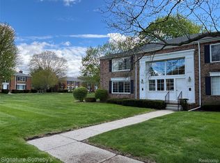 689 E Fox Hills Dr #65, Bloomfield Hills, MI 48304