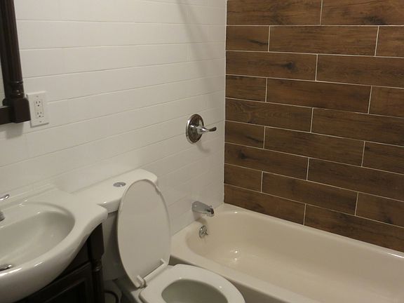 5th image of 1095 Longwood Ave