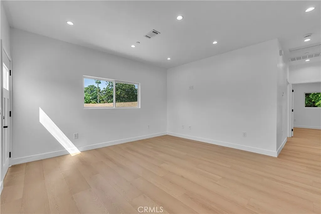 2 bed, 855 sqft, $3,150 — Photo 4