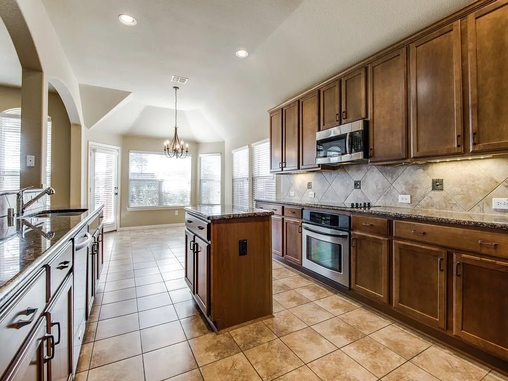 4 bed, 3134 sqft, $3,300 — Photo 3