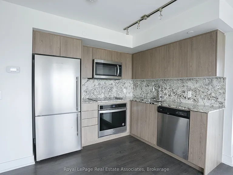 5 Mabelle Ave #1828 — Photo 7