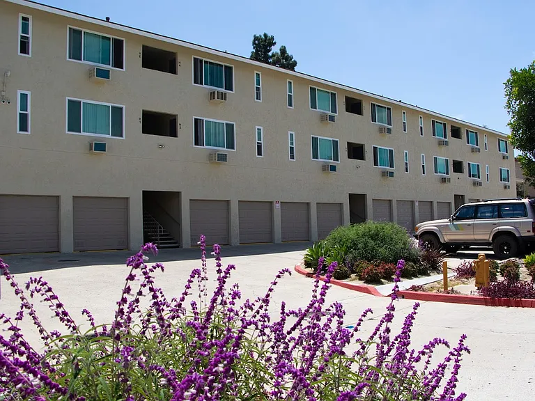 Gold Coast Apartments — Photo 13
