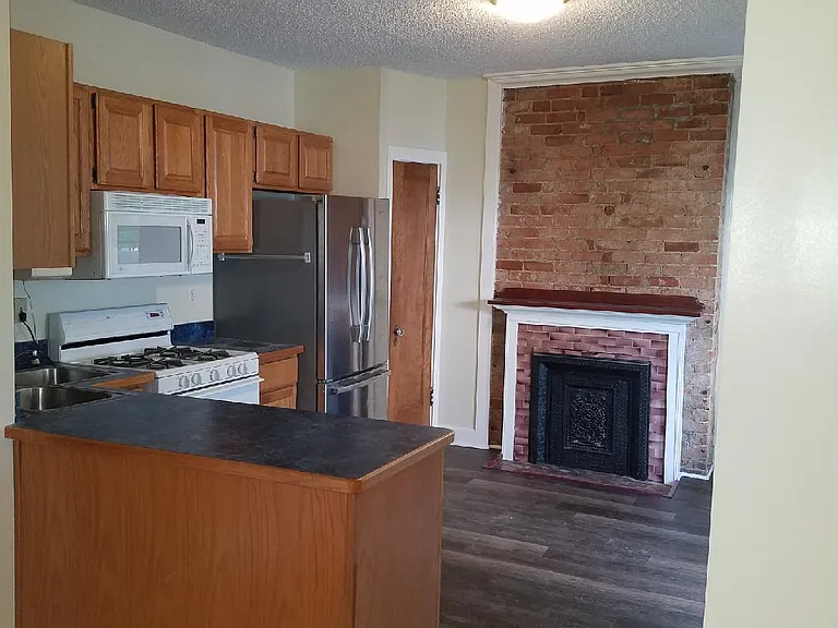 724 W Washington St #1 — Photo 4