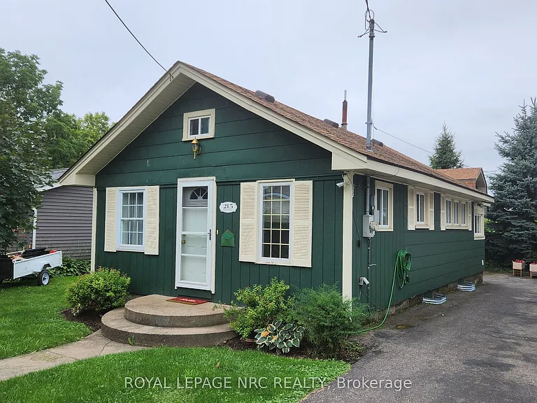 215 Devon Pl — Photo 2
