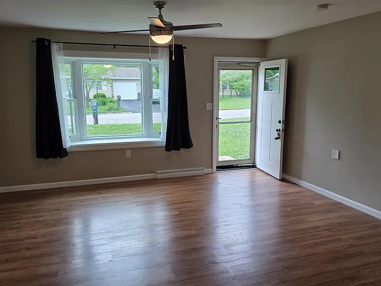 621 S Village Dr — Photo 2