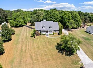 2169 NE Indian Shoals Dr, Loganville, GA 30052