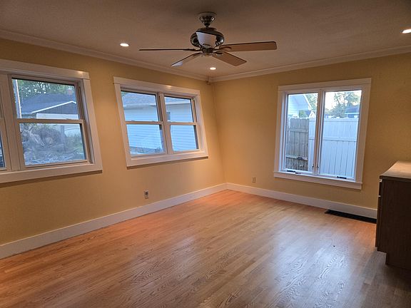 4th image of 1127 Orchard Ave