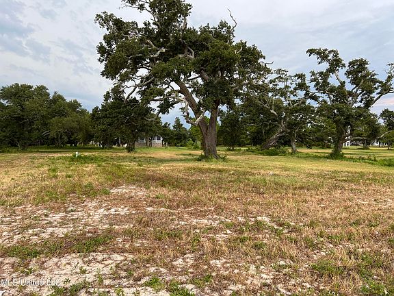 3rd image of LOT 1 E Beach Blvd Lot 1