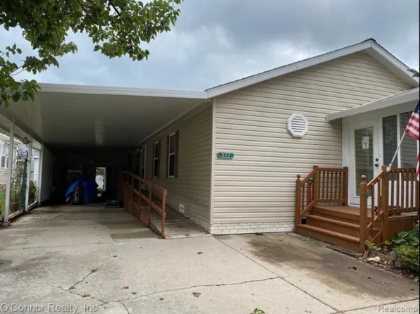 577 Blue Lake Ct, Kimball, MI 48074