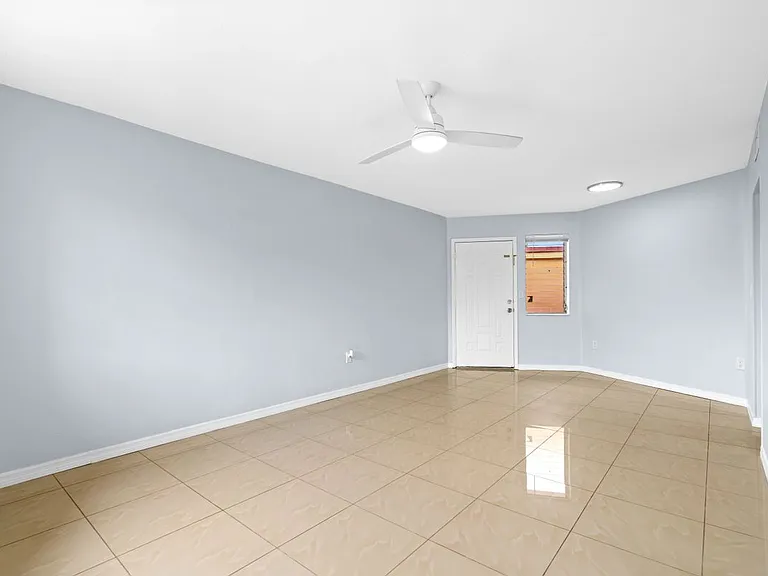 18638 NE 18th Ave #244 — Photo 3