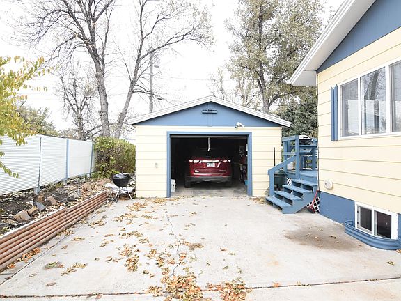 3rd image of 1107 Center Dr