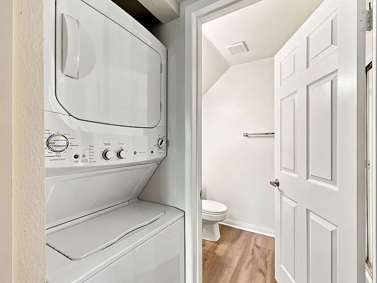 21550 Burbank Blvd #312 — Photo 7