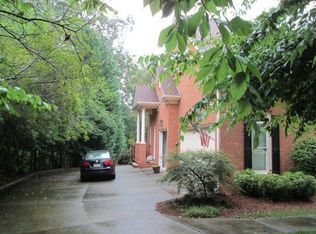 1079 Laurel Grove Ct, Suwanee, GA 30024