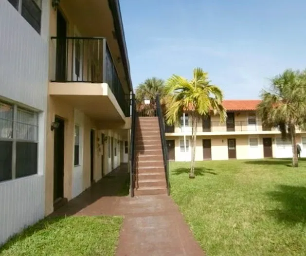 2 bed, 894 sqft, $2,000 — Photo 1