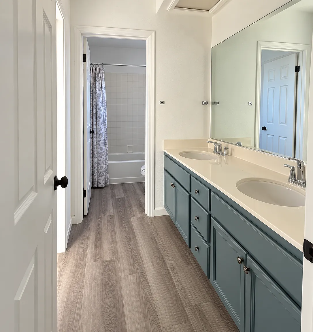 3 bed, 2.5 bath, 1754 sqft, $3,300 — Photo 3