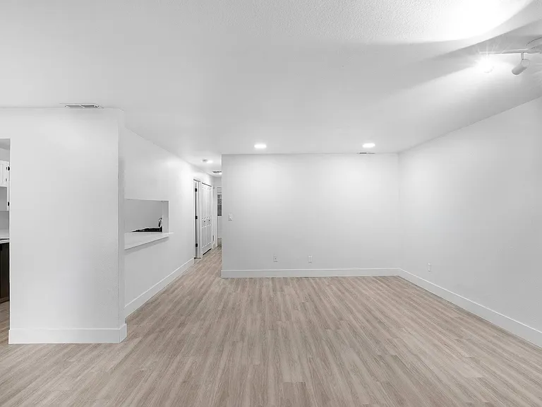 The Rosewood Apartments — Photo 10
