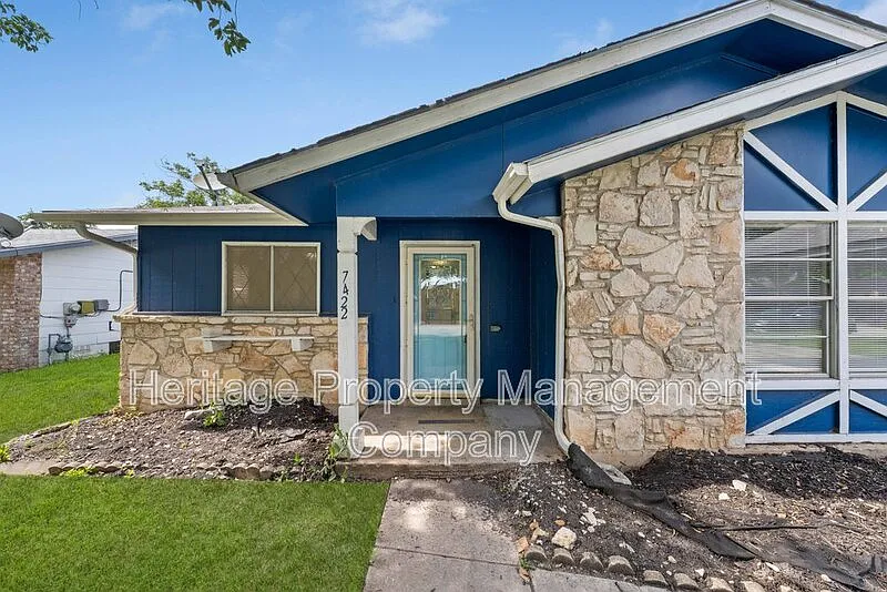 4 bed, 2.0 bath, 1730 sqft, $1,900 — Photo 3