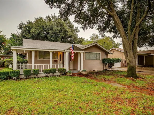 328 Frontier St, River Oaks, TX 76114