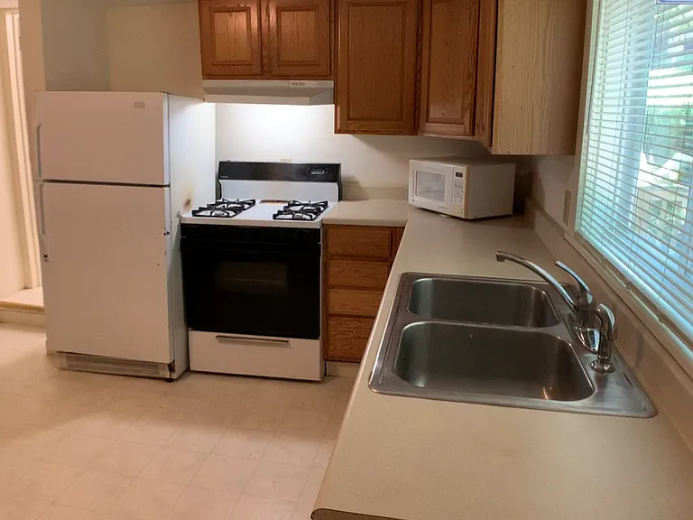114 Highland Pl #1 — Photo 3