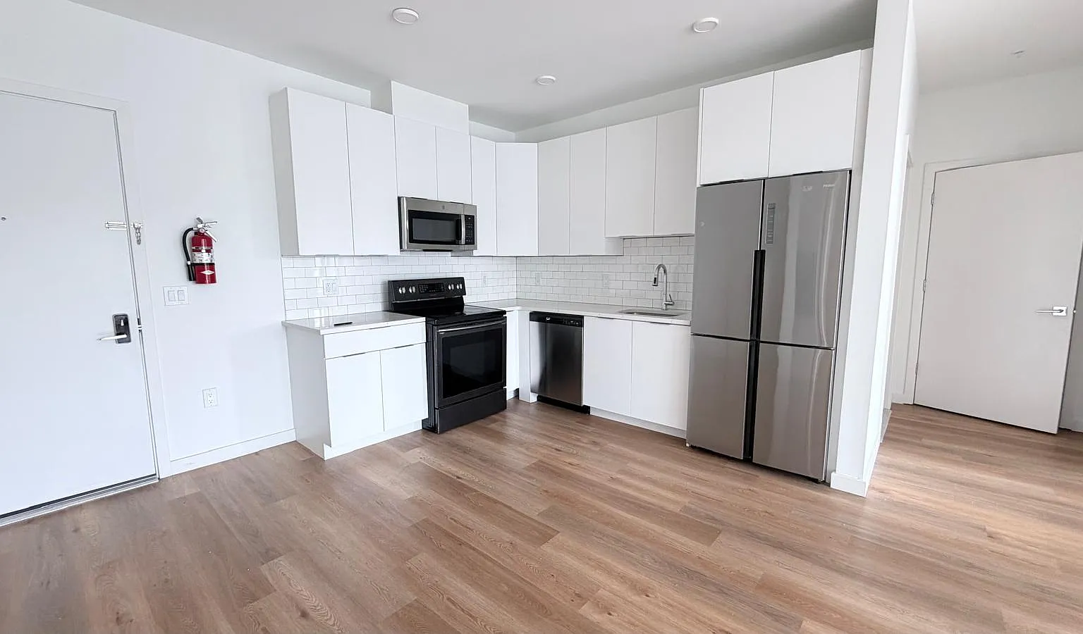 176 W 7th St — Photo 1
