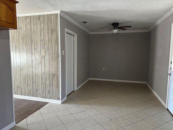 5th image of 721 E Dove Ln
