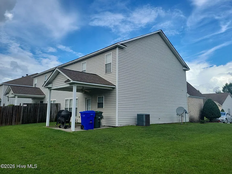 2005 Cambria Dr #A — Photo 2