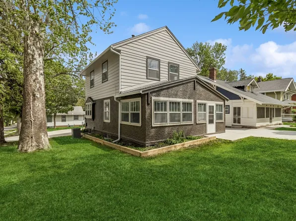 693 35th St, Des Moines, IA 50312