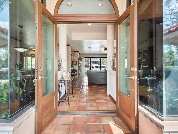 5th image of 2865 NE 19th Street