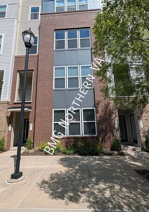 2576 Neabsco Common Pl