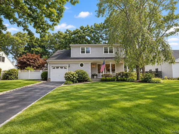 25 Dellmarie Lane, Nesconset, NY 11767