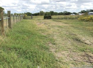 1032 Bus Loop #181-N, Floresville, TX 78114