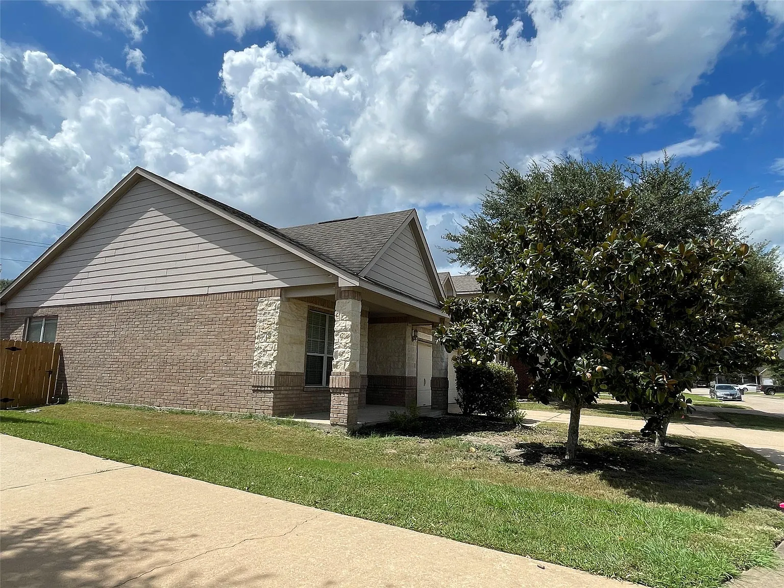 4 bed, 2.0 bath, 1829 sqft, $2,000 — Photo 3