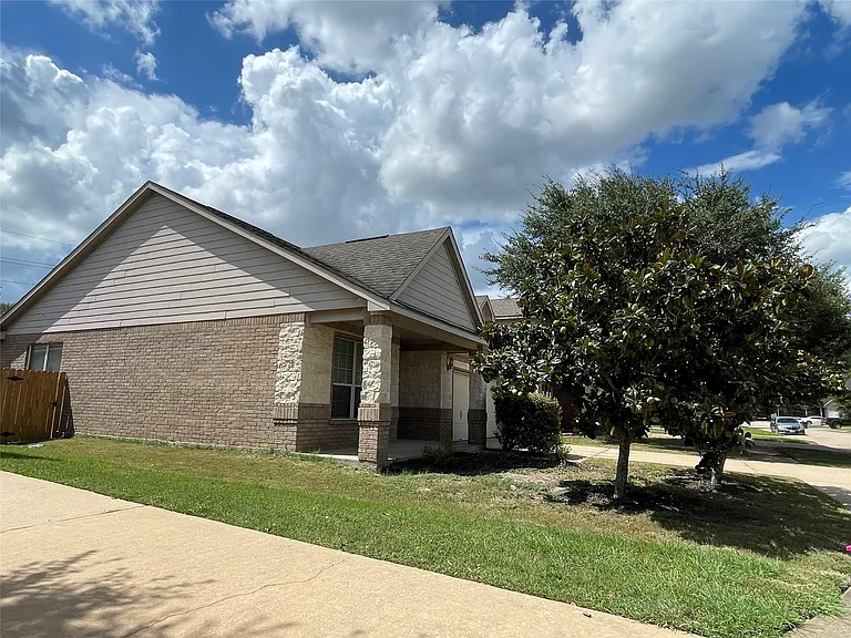 5811 Ranch Riata Ct — Photo 3