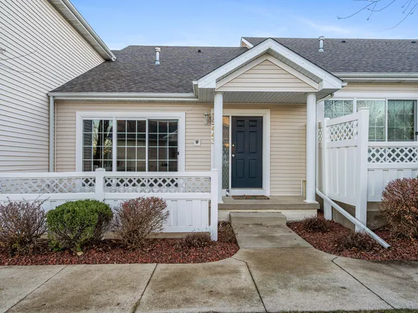 15443 Walnut Hills Dr, Urbandale, IA 50323