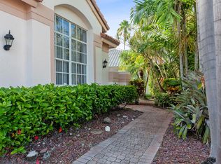 1450 Lacosta Dr W, Pembroke Pines, FL 33027