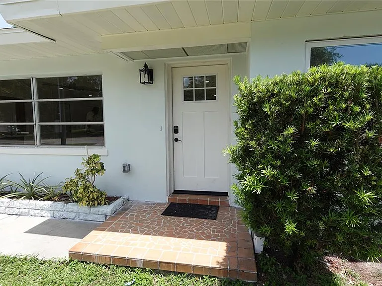 5 S Hercules Ave — Photo 2