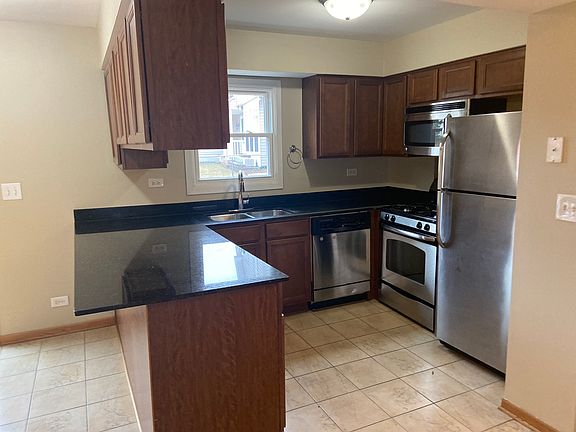 5th image of 881 Jefferson Dr