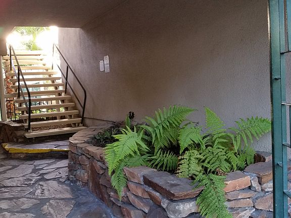 2nd image of 621 N Hill Ave APT 2