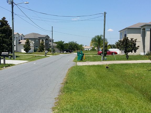 4th image of 406 Britten Dr
