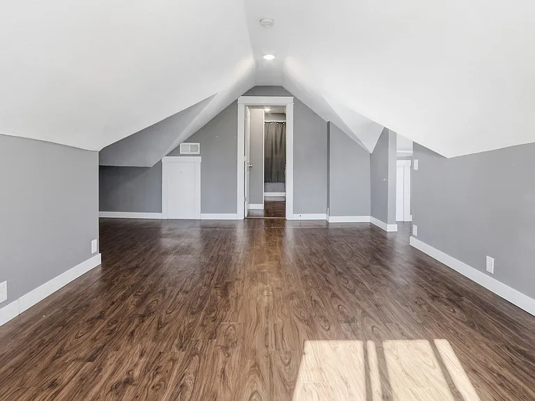 215 E Sherman St #1 — Photo 29