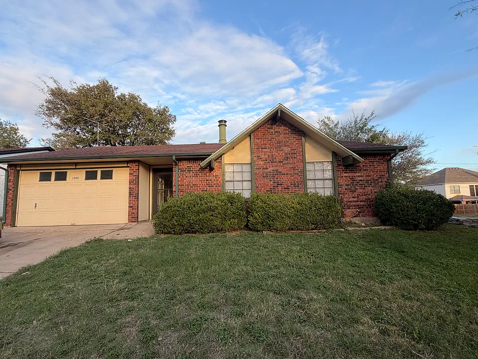 1200 Steinburg Ln