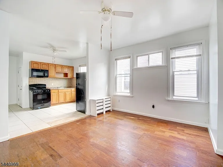 143 Huntington Ter #2R — Photo 7